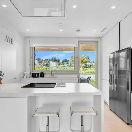 Benalus Ii Luxury By Finest Apartment